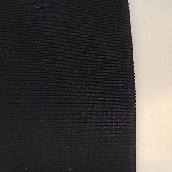 Zara Ribbed Knit Round Neck Sleeveless Crop Muscle Tank Top in Black - Picture 13 of 15